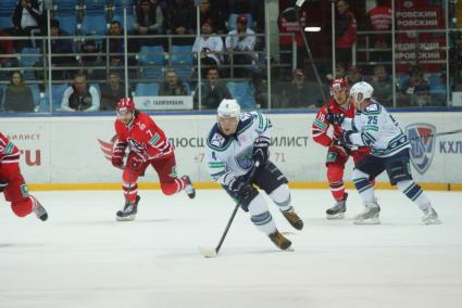 Хоккейный матч КХЛ: \"Автомобилист\" 1-0 \"Югра\" (Ханты-Мансийск). ХК Югра №4 Адреев Сергей