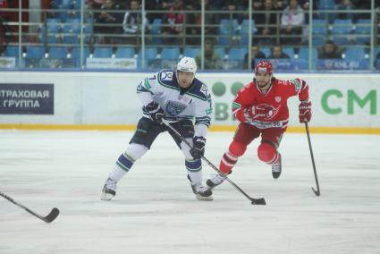 Хоккейный матч КХЛ: \"Автомобилист\" 1-0 \"Югра\" (Ханты-Мансийск). ХК Автомобилист №7 Жильбер Брюле   , ХК Югра №7 Алексей Пепеляев