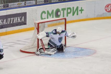 Хоккейный матч КХЛ: \"Автомобилист\" 1-0 \"Югра\" (Ханты-Мансийск). ХК Югра №35 Степан Горячевских