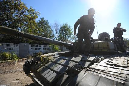 Донецк. Ополченцы ДНР штурмуют аэропорт, где находятся украинские войска.