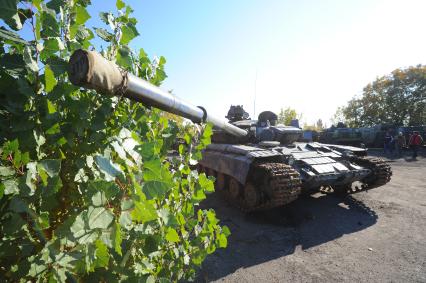 Одна из ремонтных баз Донецкой народной республики (ДНР), где пленные помогают ремонтировать военную технику, подбитую и брошенную украинскими войсками.