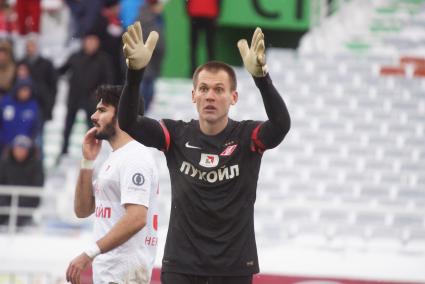 Футбольный матч премьер-лиги  ФК \"Урал\" (Екатеринбург) 2-0 ФК \"Спартак\" (Москва) На фото: игрок ФК Спартак №32 Артем Ребров