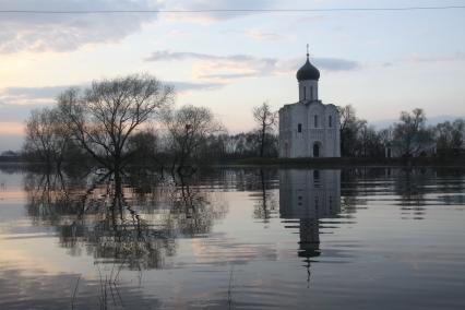 Церковь Покрова на Нерли белокаменный храм во Владимирской области.