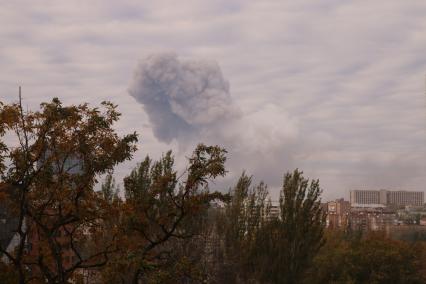 Донецк. Украинская артиллерия нанесла удар ракетой `Точка У`.