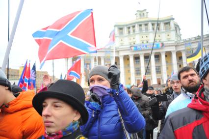 Участники митинга в поддержку Новороссии \'Битва за Донбасс III\' на Суворовской площади.