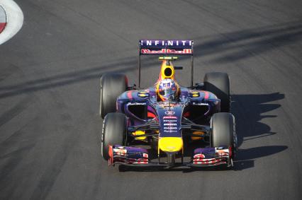 Российский этап Гран-при `Формулы-1`. На снимке: гонщик команды `Red Bull-Renault` Даниэль Риккардо.