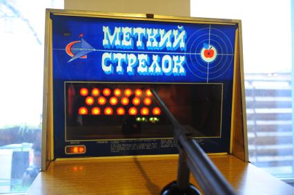 Бауманская улица, д. 11. Музей советских игровых автоматов. На снимке: игровой автомат `Меткий стрелок`.
