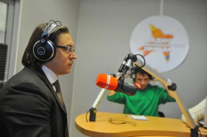 Радиостанция `Комсомольская правда`. На снимке: адвокат Карабанов Александр и корреспондент КП Александр Рогоза.