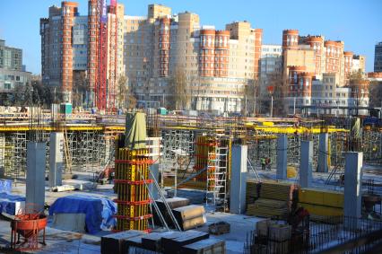 Строительство многофункционального комплекса \"ВТБ-Арена - Центральный стадион \"Динамо\" в Москве.