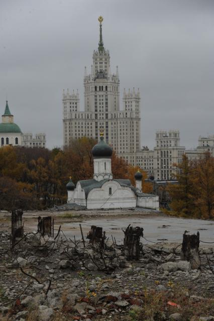 Строительная площадка нового парка `Зарядье` .