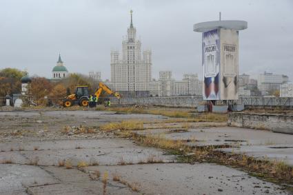 Строительная площадка нового парка `Зарядье` .