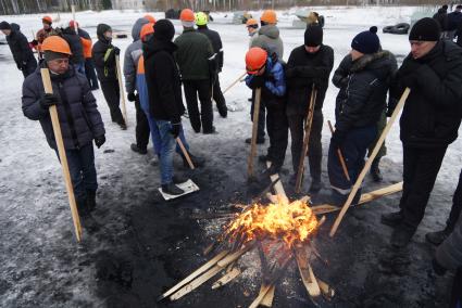 Учения Внутренних войск. курсанты ВВ переодетые в гражданскую одежду в роли агрессивных митингующих