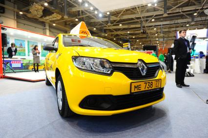 Выставка `ЭкспоСитиТранс 2014` в Москве.  На снимке:  автомобиль Renault.