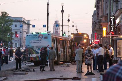 Авария на Невском проспекте с участием пассажирского автобуса номер 181.