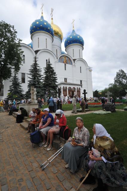 Мероприятия к 700-летию со дня рождения Преподобного Сергия Радонежского. Троице-Сергиева Лавра. На снимке: паломники.