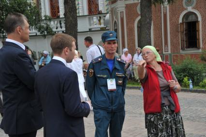 Мероприятия к 700-летию со дня рождения Преподобного Сергия Радонежского. Троице-Сергиева Лавра. На снимке: сотрудник МЧС.