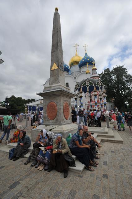 Мероприятия к 700-летию со дня рождения Преподобного Сергия Радонежского. Троице-Сергиева Лавра. На снимке: паломники.