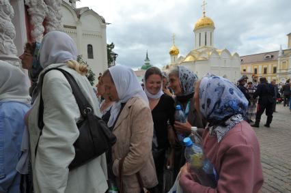 Мероприятия к 700-летию со дня рождения Преподобного Сергия Радонежского. Троице-Сергиева Лавра. На снимке: паломники.