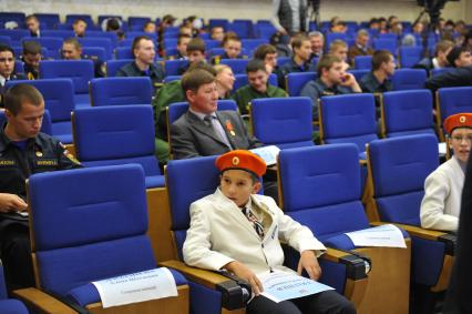 В Общественной палате наградили детей-героев,  проявивших мужество в чрезвычайных ситуациях и спасших человеческие жизни.  На снимке: Астан Дзодзиев вытащил трехлетнего брата из горящего дома.