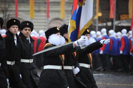 Торжественный марш, посвященный 73-й годовщине  легендарного парада 7 ноября 1941 года  на Красной площади в Москве. На снимке: воспитанники кадетской школы.