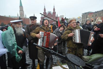 Торжественный марш, посвященный 73-й годовщине  легендарного парада 7 ноября 1941 года  на Красной площади в Москве. На снимке: участники торжественного марша