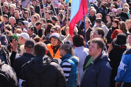 Донецк. Пророссийский митинг, организованный партией `Русский блок`. На снимке: надпись на каске митингующего `Я говорю по- русски`.