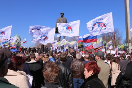 Донецк. Пророссийский митинг, организованный партией `Русский блок`.