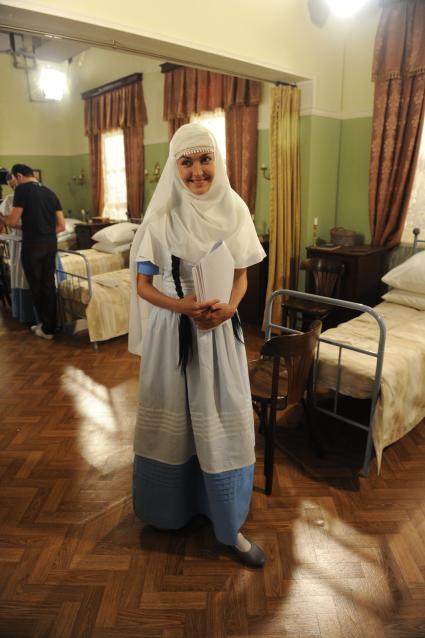 Съемки сериала `Институт благородных девиц`. На снимке: актриса Алена Созинова.