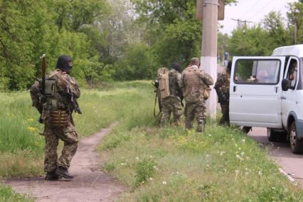 Семеновка. Украинская армия штурмует город. На снимке: ополченцы ДНР.