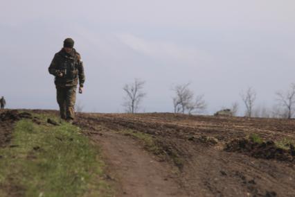 Донецкая область. Солдаты Нацгвардии Украины у Мариуполя.