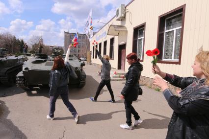 Славянск. Украинская военная техника, отбитая ополченцами ДНР у Нацгвардии Украины.