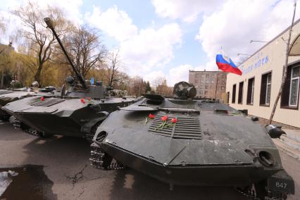 Славянск. Военная техника, отбитая ополченцами ДНР у Нацгвардии Украины.