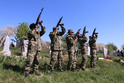 Донецкая область. Похороны погибшего ополченца под Славянском.