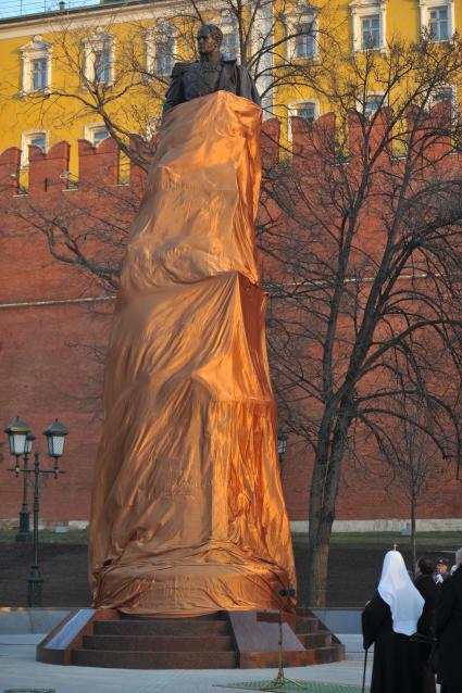 Церемония открытия памятника Александру I в Александровском саду.