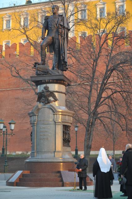 Церемония открытия памятника Александру I в Александровском саду. На снимке:  президент России Владимир Путин и патриарх Московский и всея Руси Кирилл.