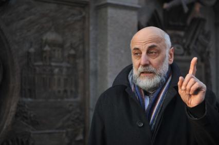 Церемония открытия памятника Александру I в Александровском саду. На снимке: скульптор, народный художник России Салават Щербаков.