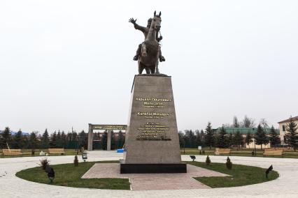 Памятник Карцхалу Мальгасову - основателю Назрани в центральном городском парке этого города.