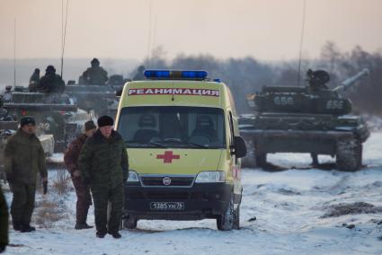 Плановые учения министров и чиновников Свердловской области на территории Еланского учебного центра. На фото: машина реанимации на полигоне, где проходит практическое вождение танком и БМП