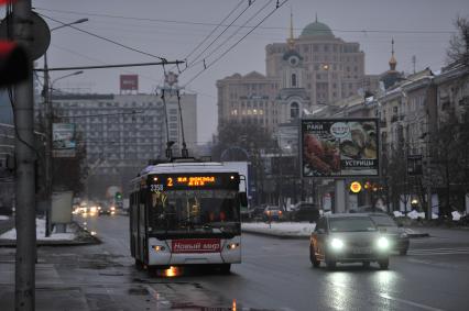 Донецк. Улица Артема. Троллейбус.