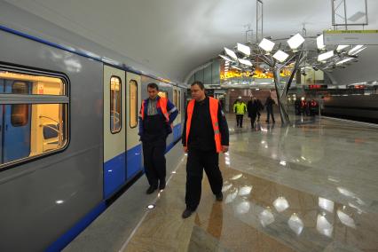 Станция `Тропарево` Сокольнической линии метро.