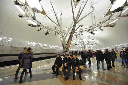 Станция `Тропарево` Сокольнической линии метро.