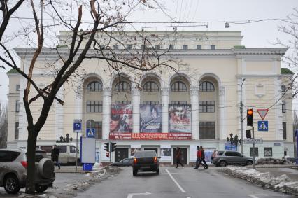 Донбасс Опера - Донецкий национальный академический театр оперы и балета имени А. Б. Соловьяненко.