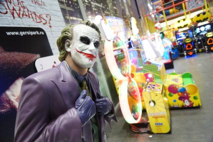 ростовая фигура Джокера в геройпарке ТЦ Гринвич в Екатеринбурге