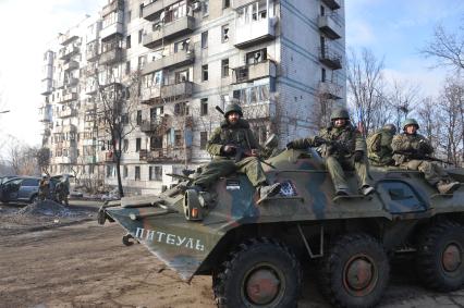 Донецкий аэропорт, его обитатели и окрестности. \"Девятка\" Девятиэтажка возле аэропорта Бтр спарты