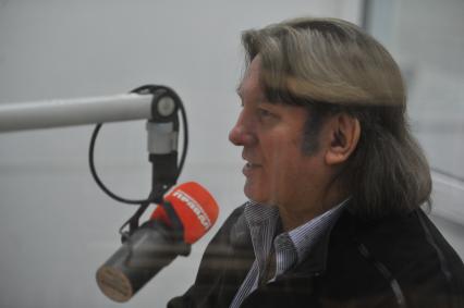 ИД `Комсомольская правда`. Пресс-конференция на тему: `В поддержку Анны Нетребко`. На снимке: певец, автор песен Юрий Лоза.