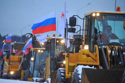 Церемония открытия участка трассы М-11 Москва - Санкт-Петербург. На снимке: спецтехника