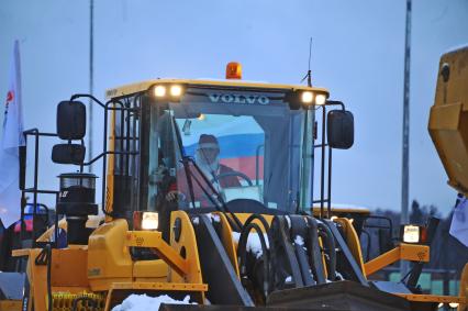 Церемония открытия участка трассы М-11 Москва - Санкт-Петербург. На снимке:  спецтехника