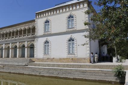 Бухара. На снимке: Ситораи Мохи-хоса - загородный дворец эмира Бухарского.