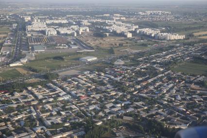 Узбекистан. На снимке: панорара Ташкента из окна самолета.