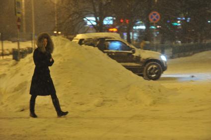 Снегопад в Москве. На снимке: сугроб.